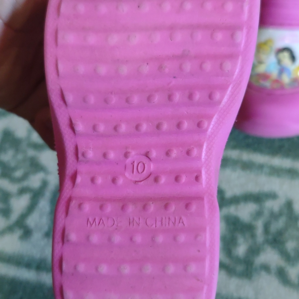Shoes - Picture 2 of 4